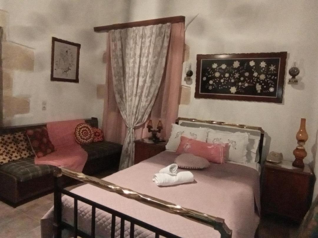Traditional House Maria Azoyirás
